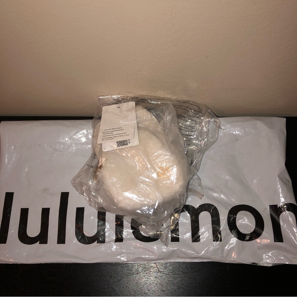 Lululemon Nano Clip-On Backpack Fleece,Color-Light Ivory/Gold,Unisex,NWT🍋 - Picture 5 of 8